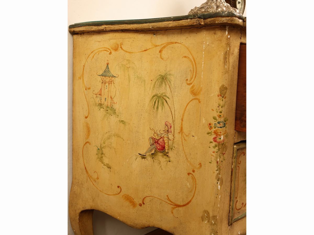 Coppia di Piccoli Cassettoni in Legno Laccato Color Crema