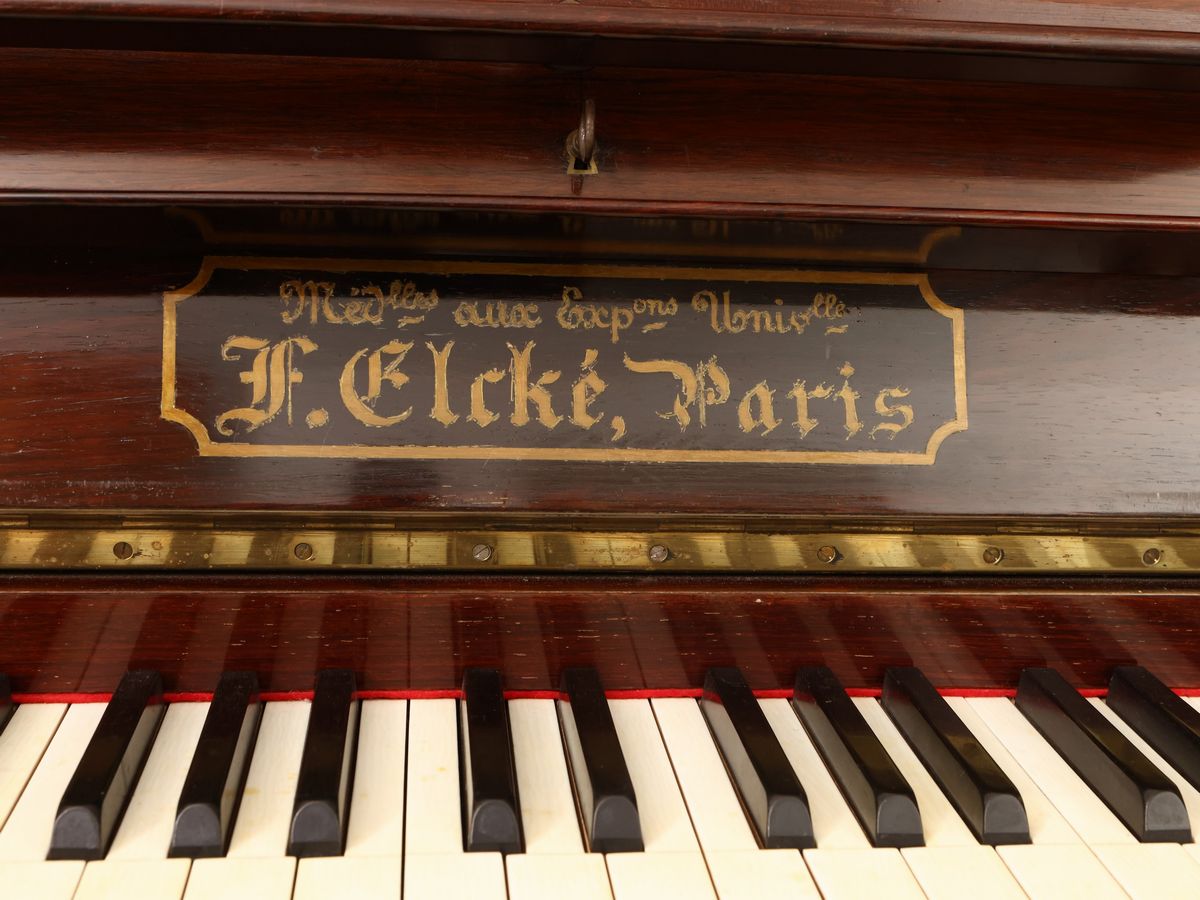 Pianoforte Verticale in Mogano, F. Elché Paris