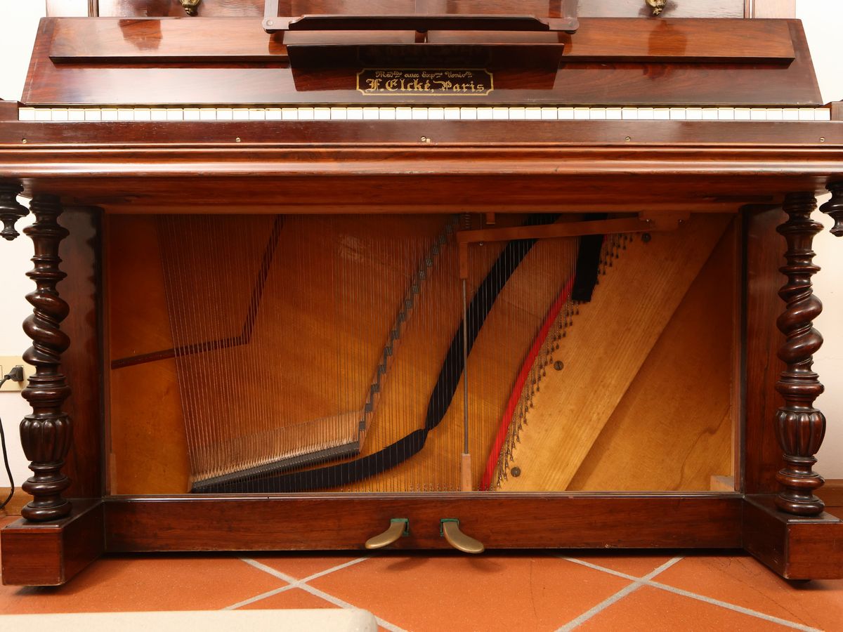 Pianoforte Verticale in Mogano, F. Elché Paris