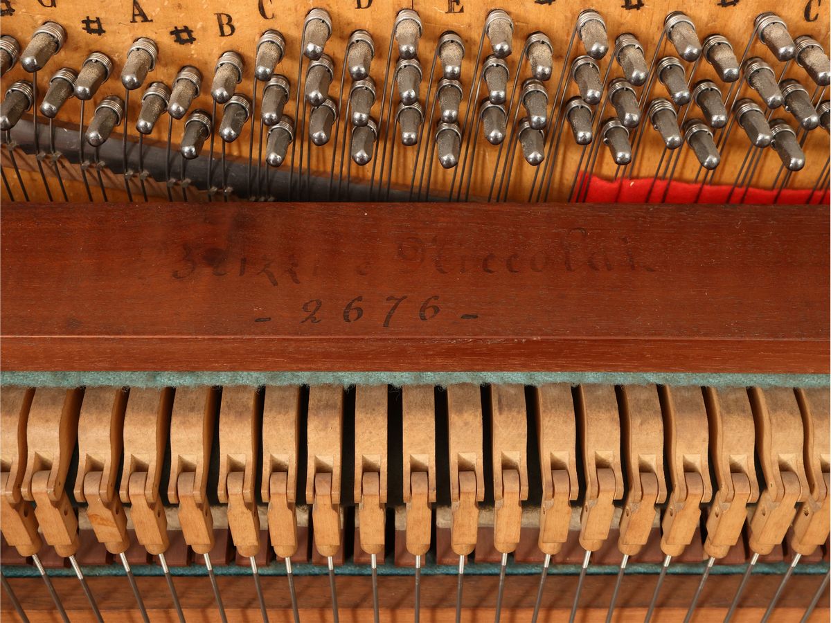 Pianoforte Verticale in Mogano, F. Elché Paris