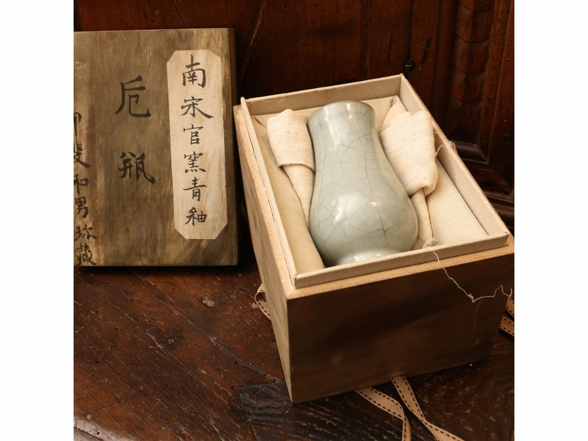 Piccolo Vaso in Ceramica con Invetriatura Céladon di Tipo Guan