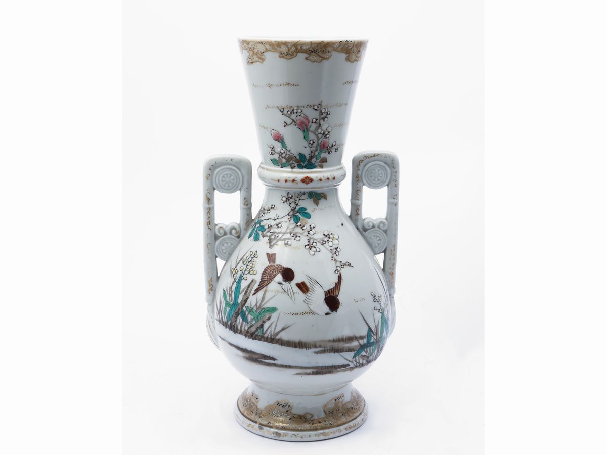 Vaso in Porcellana con Decoro a Smalti Policromi e Oro