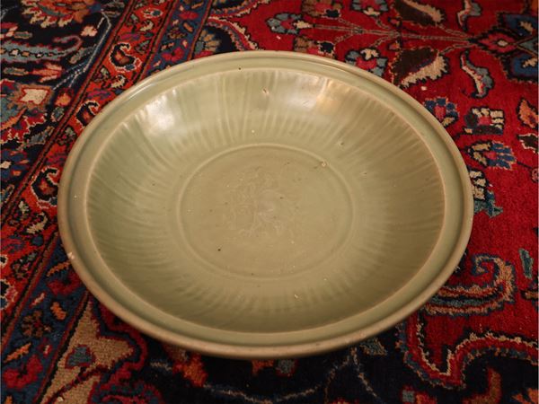 Longquan ceramic plate with Céladon glaze