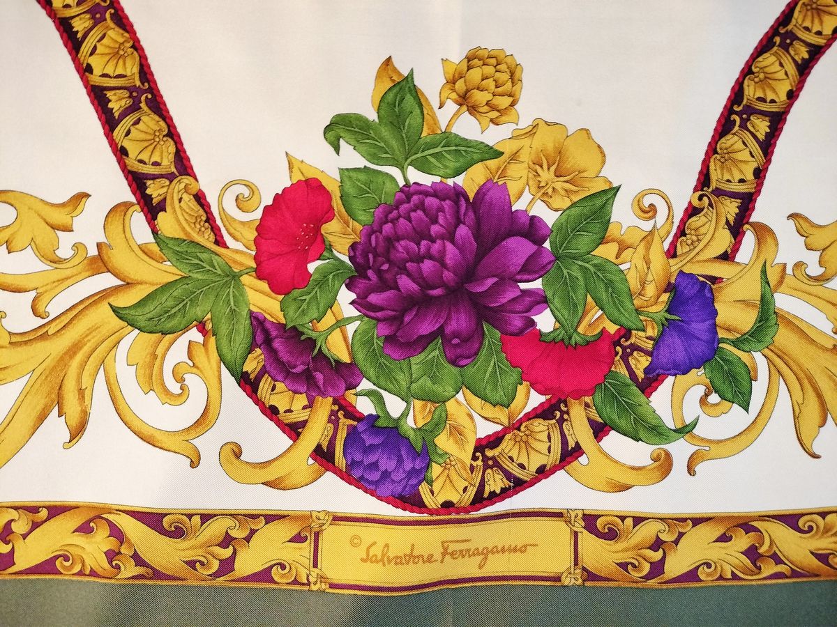 Salvatore Ferragamo, Foulard in Seta