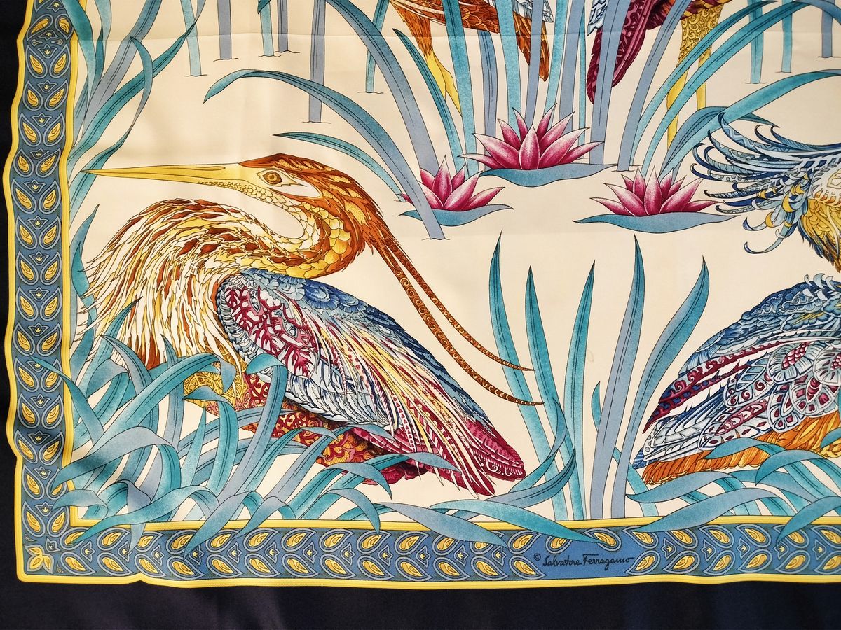 Salvatore Ferragamo, Foulard in Seta