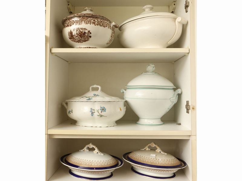 Assortimento di Nove Zuppiere D'epoca