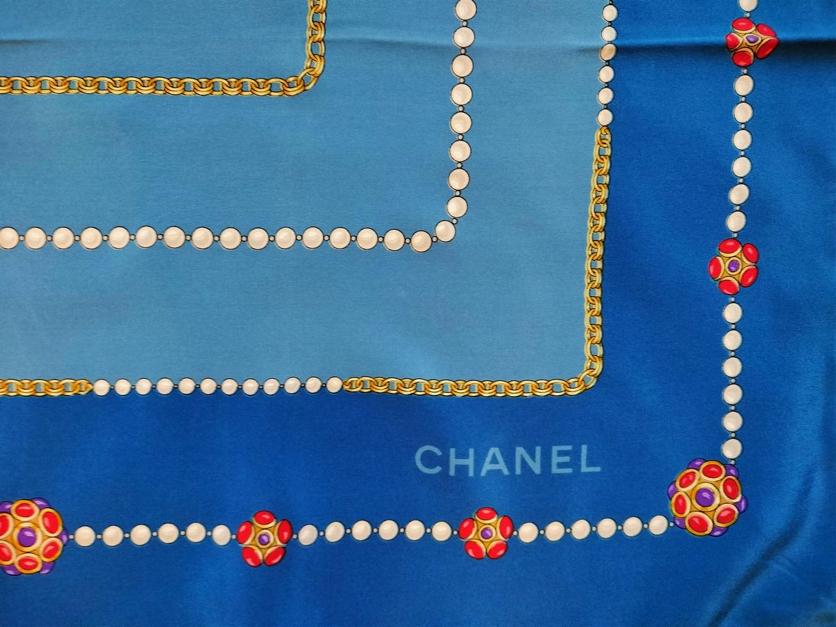 Chanel, Due Foulard in Seta