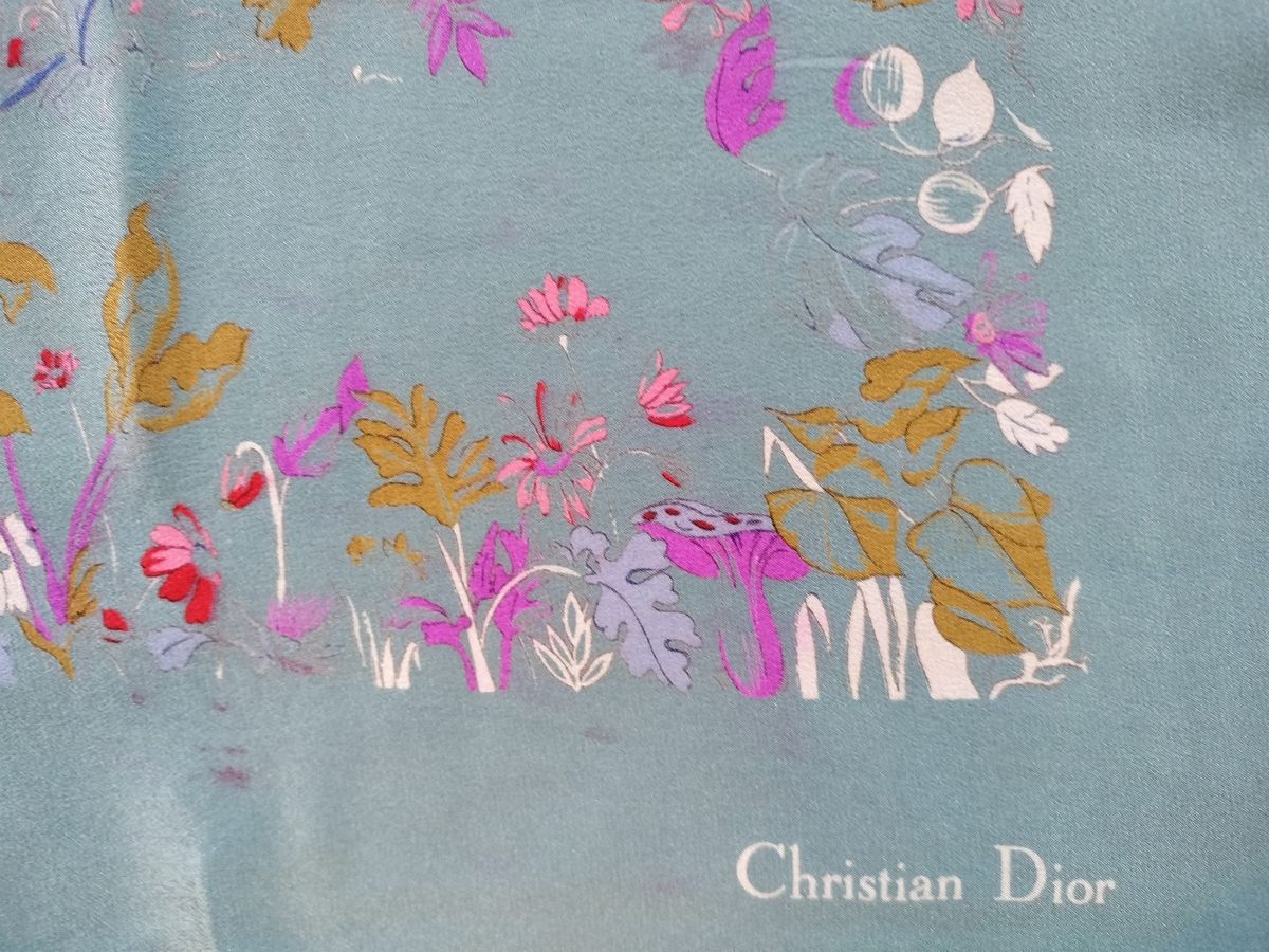 Christian Dior, Foulard in Crêpe di Seta