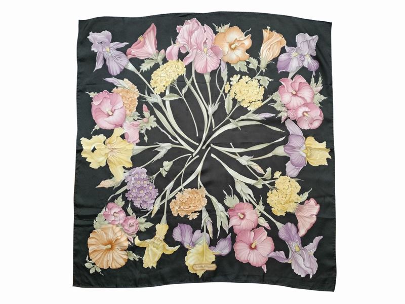 Salvatore Ferragamo, Foulard in Seta