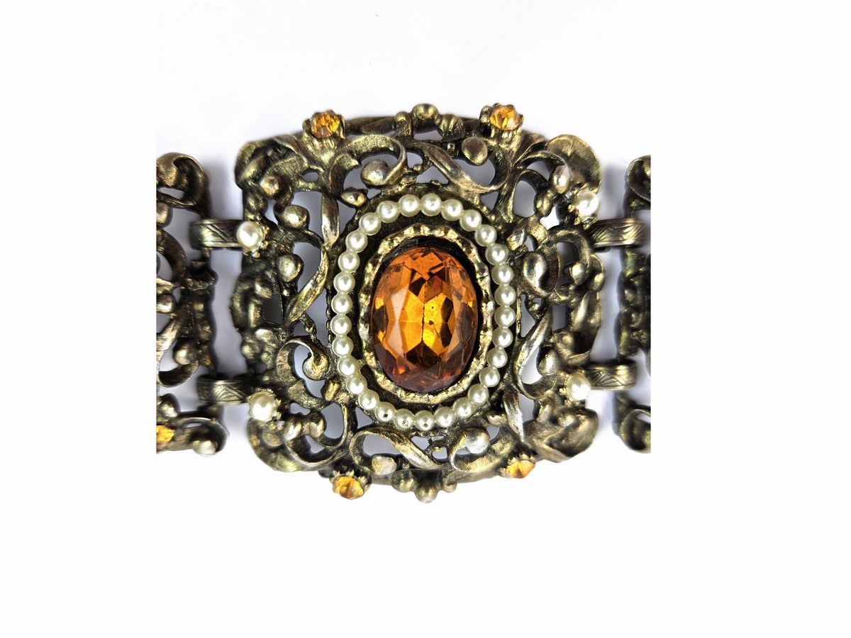 Grande Bracciale a Piastre con Motivo Floreale