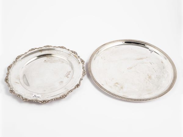 Due vassoietti in argento
