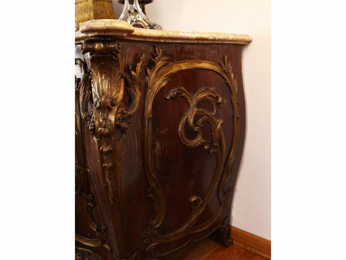 Grande Cassettone in Quercia Scurita e Bronzi Dorati