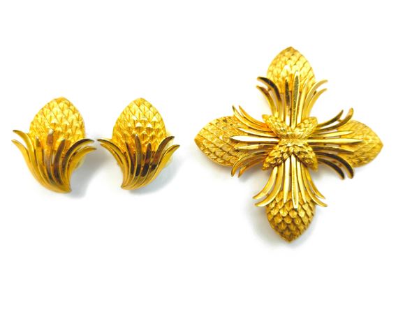 Trifari, Demi set of brooch and clip earrings