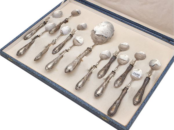 Ice cream cutlery set with silver-coated handle