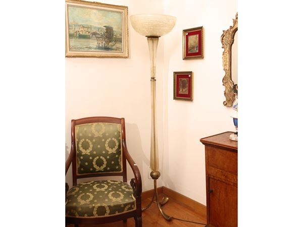 Floor lamp in honey-coloured etched glass  (Murano, 1940s)  - Auction A florentine house. Between tradition and modernity Modern and contemporary art Collection of modern paintings and Design - II - - Maison Bibelot - Casa d'Aste Firenze - Milano