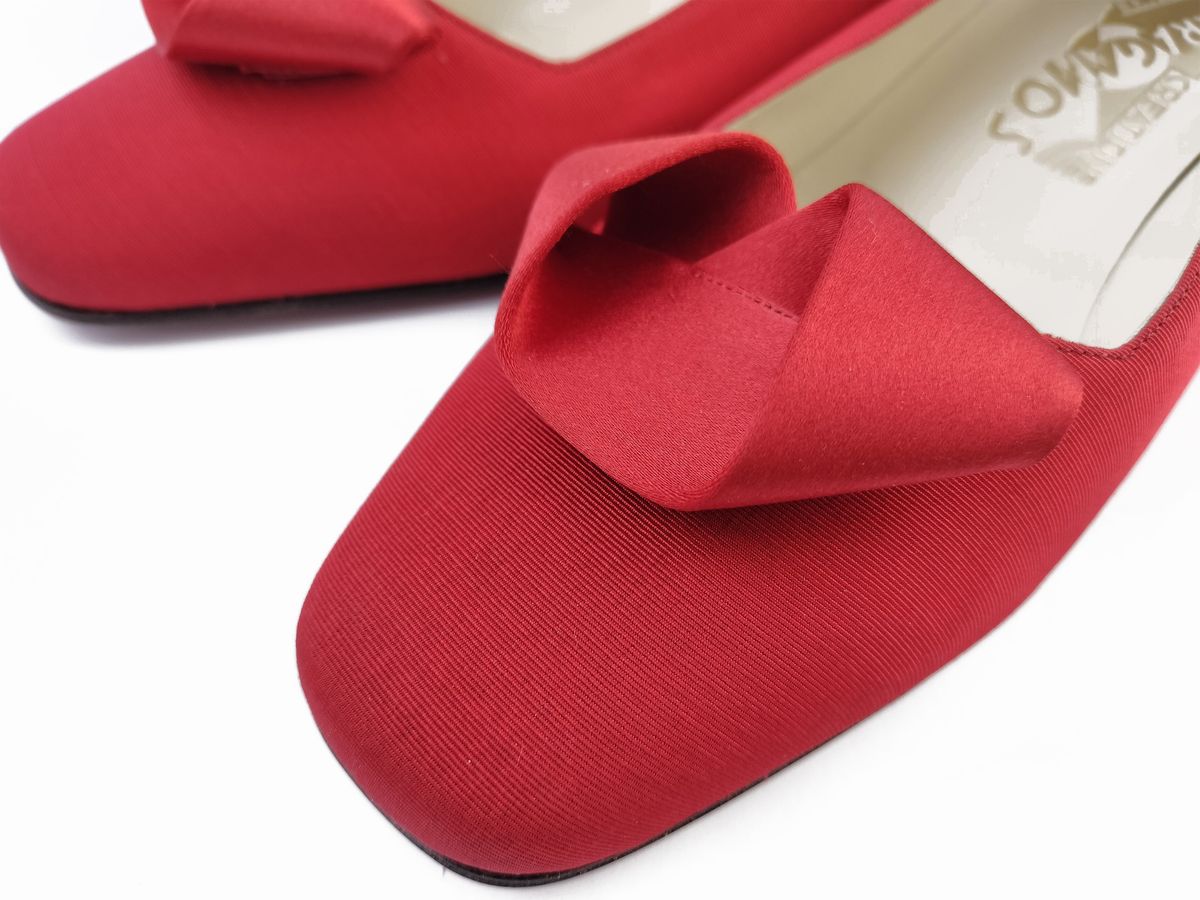 Salvatore Ferragamo Limited Edition, Decolletè in Gros Rosso