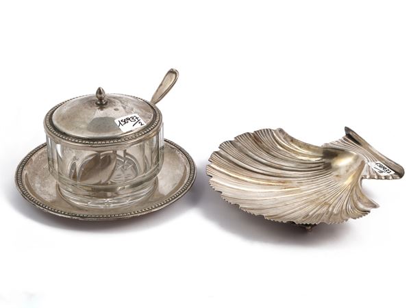 Two silver accessories  - Auction A florentine house. Between tradition and modernity Silvers - I - - Maison Bibelot - Casa d'Aste Firenze - Milano