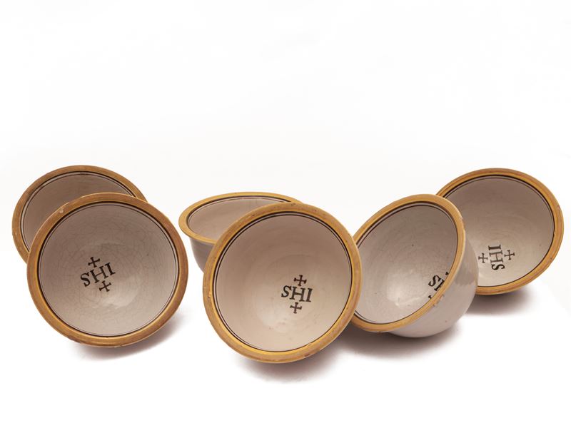 Serie di Sei Grandi Ciotole da Convento in Ceramica