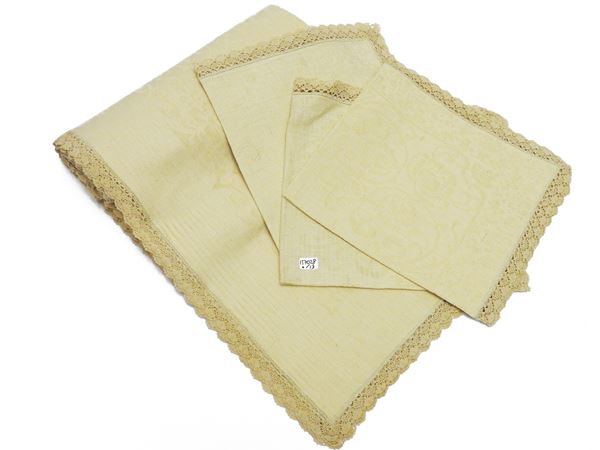 Tablecloth in cream-colored linen and cotton blend damask fabric