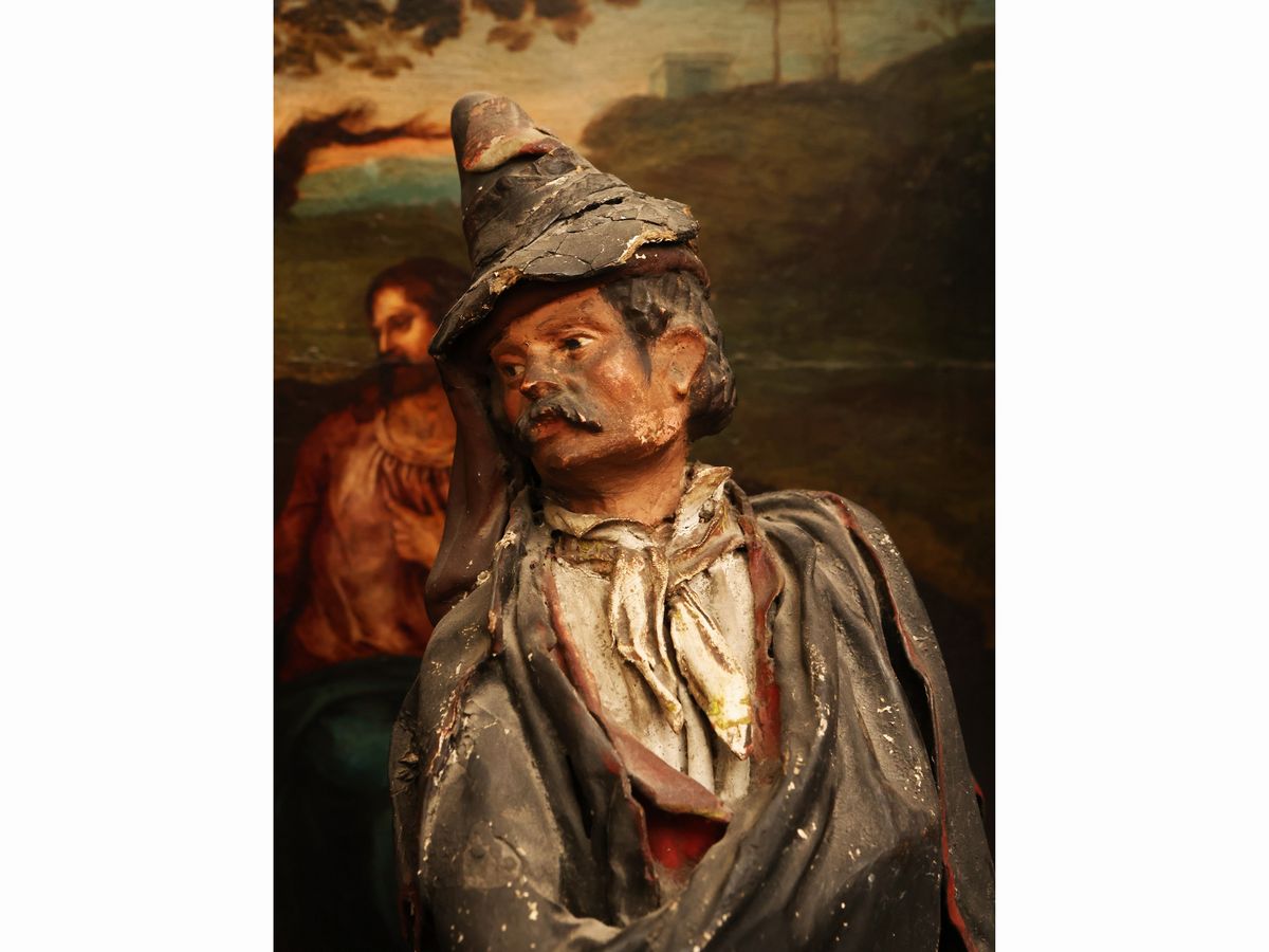 Tre Personaggi da Presepe in Cartapesta Dipinta