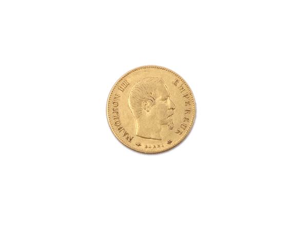 Una moneta da 10 franchi in oro