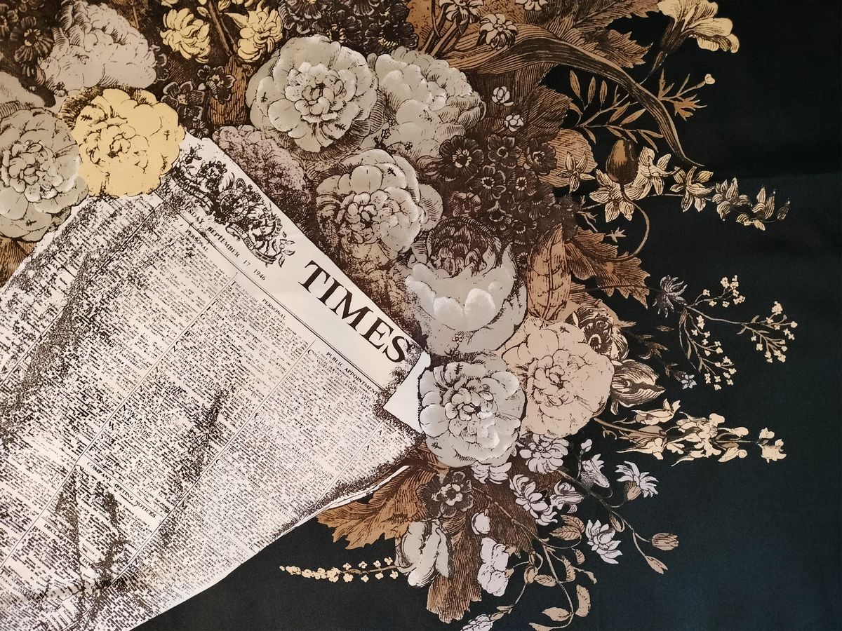 Fornasetti, "fiori nella Notte", Foulard in Seta