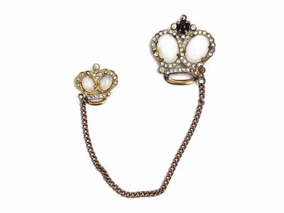 Spilla Chatelaine