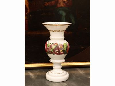 Piccolo Vaso in Vetro Lattimo