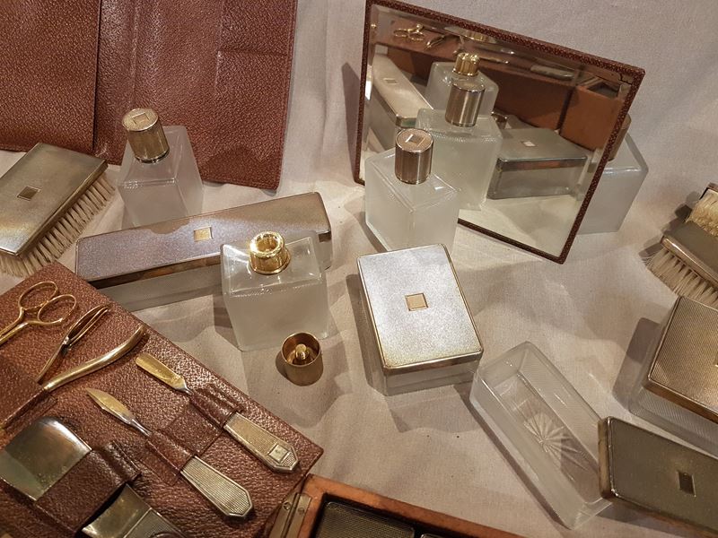 Raffinato Set Maschile da Viaggio con Flaconi Gucci in Argento e Vetro, Anni Trenta