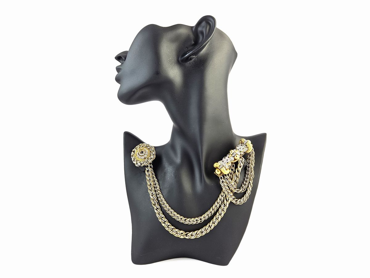 Spilla Chatelaine