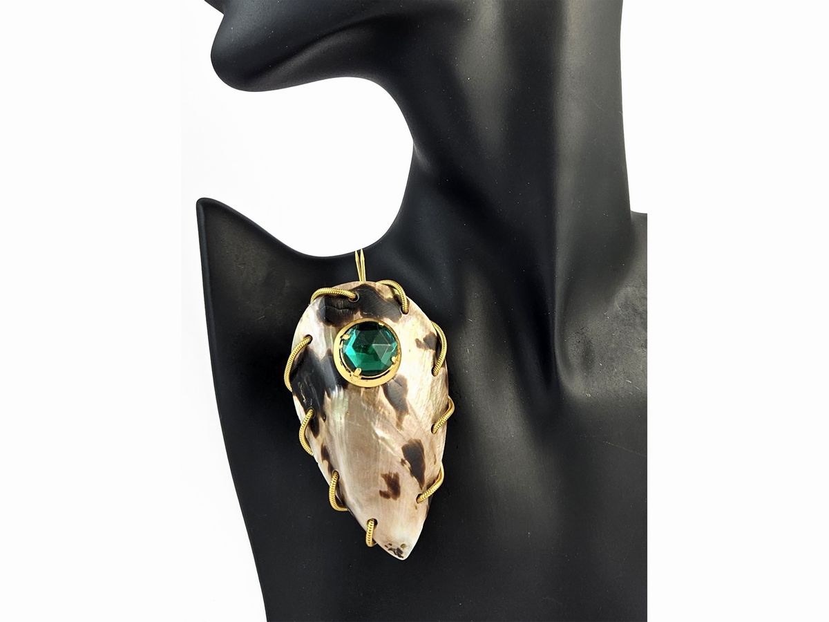 Valetino Couture, Fermaglio in Madreperla