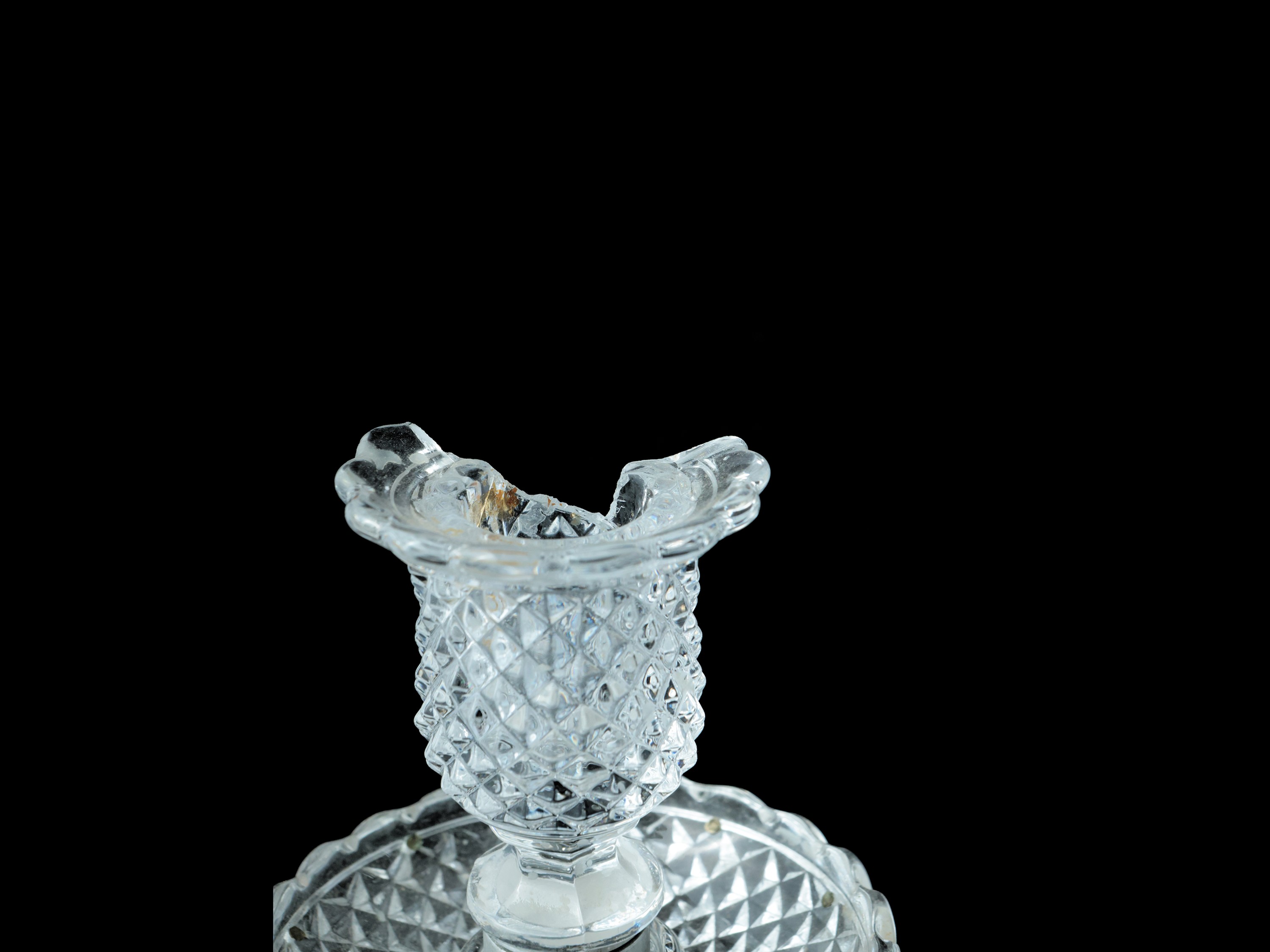 Coppia di Grandi Candelabri in Vetro Pressato