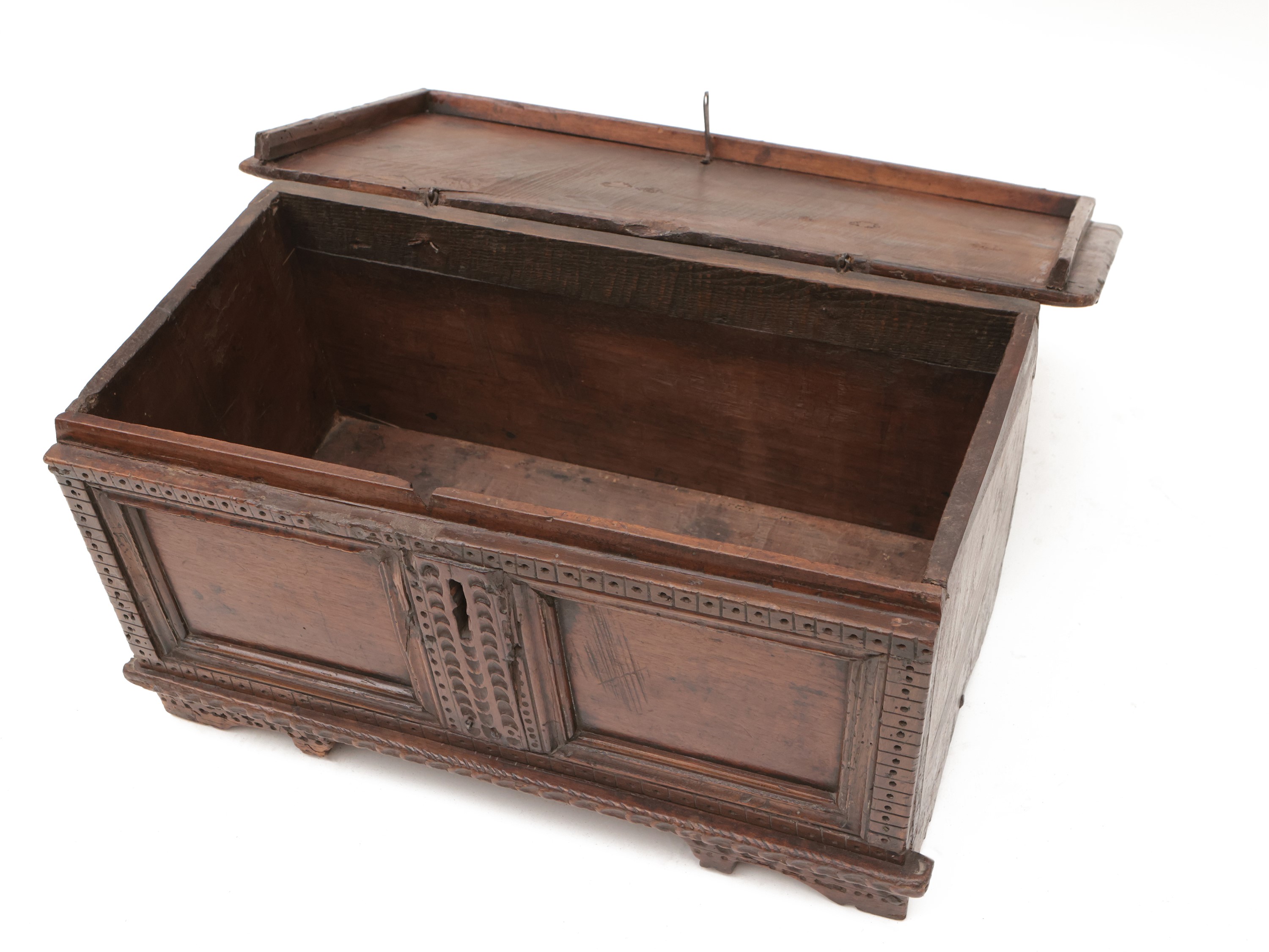 Piccola cassapanca in noce