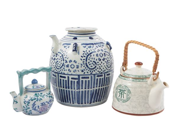 Three Chinese porcelain teapots