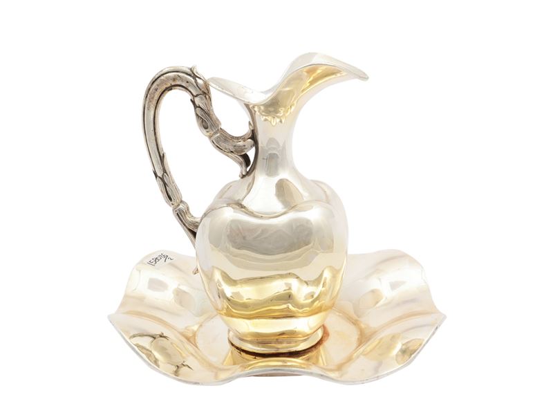 Piccolo versatoio in argento