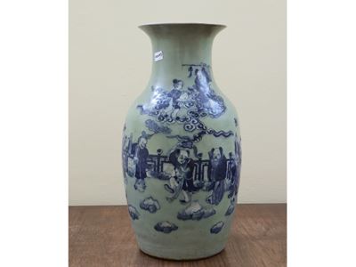 Vaso a Balaustro in Porcellana con Invetriatura Celadon