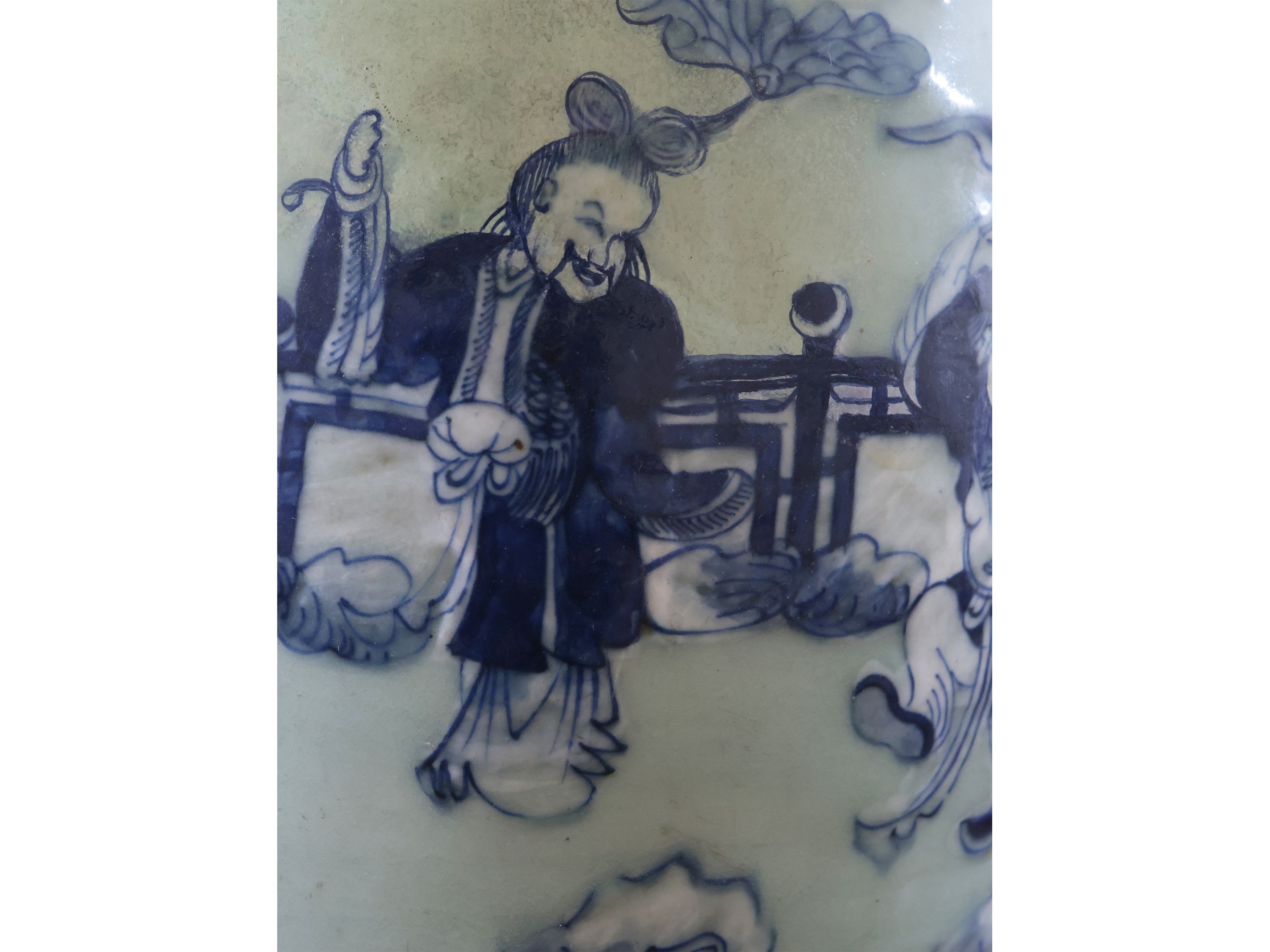 Vaso a Balaustro in Porcellana con Invetriatura Celadon