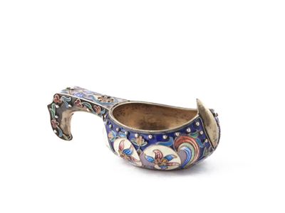 Piccolo Kovsh in Argento e Smalti Cloisonnè, San Pietroburgo, Fine del XIX Secolo