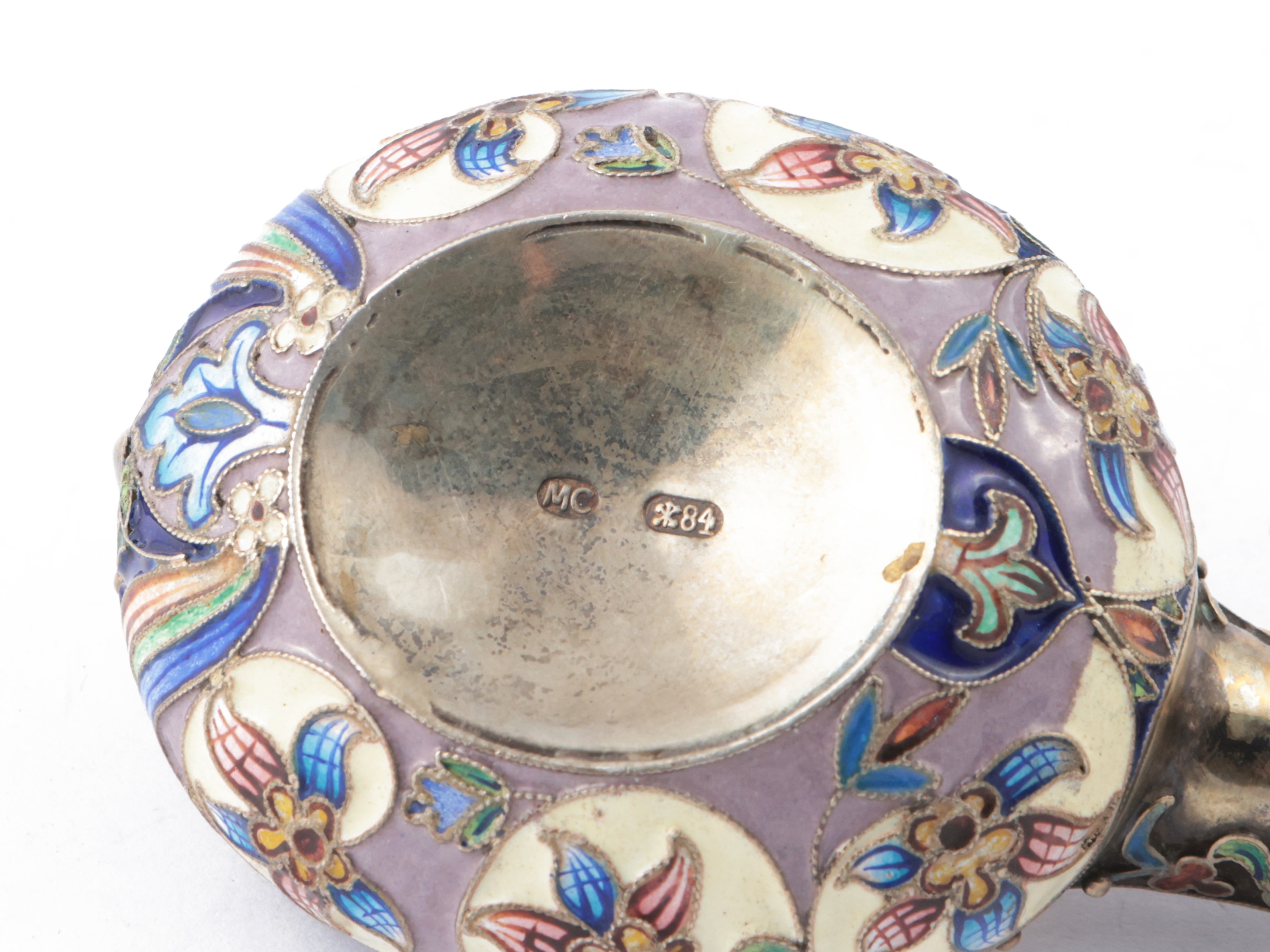 Piccolo Kovsh in Argento e Smalti Cloisonnè, San Pietroburgo, Fine del XIX Secolo