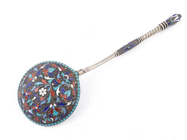 Large spoon in silver and cloisonné enamel, Moscow 1898-1914