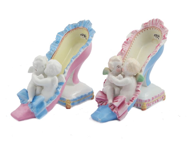 Coppia di Piccoli Vasi in Porcellana, Inizio del XX Secolo