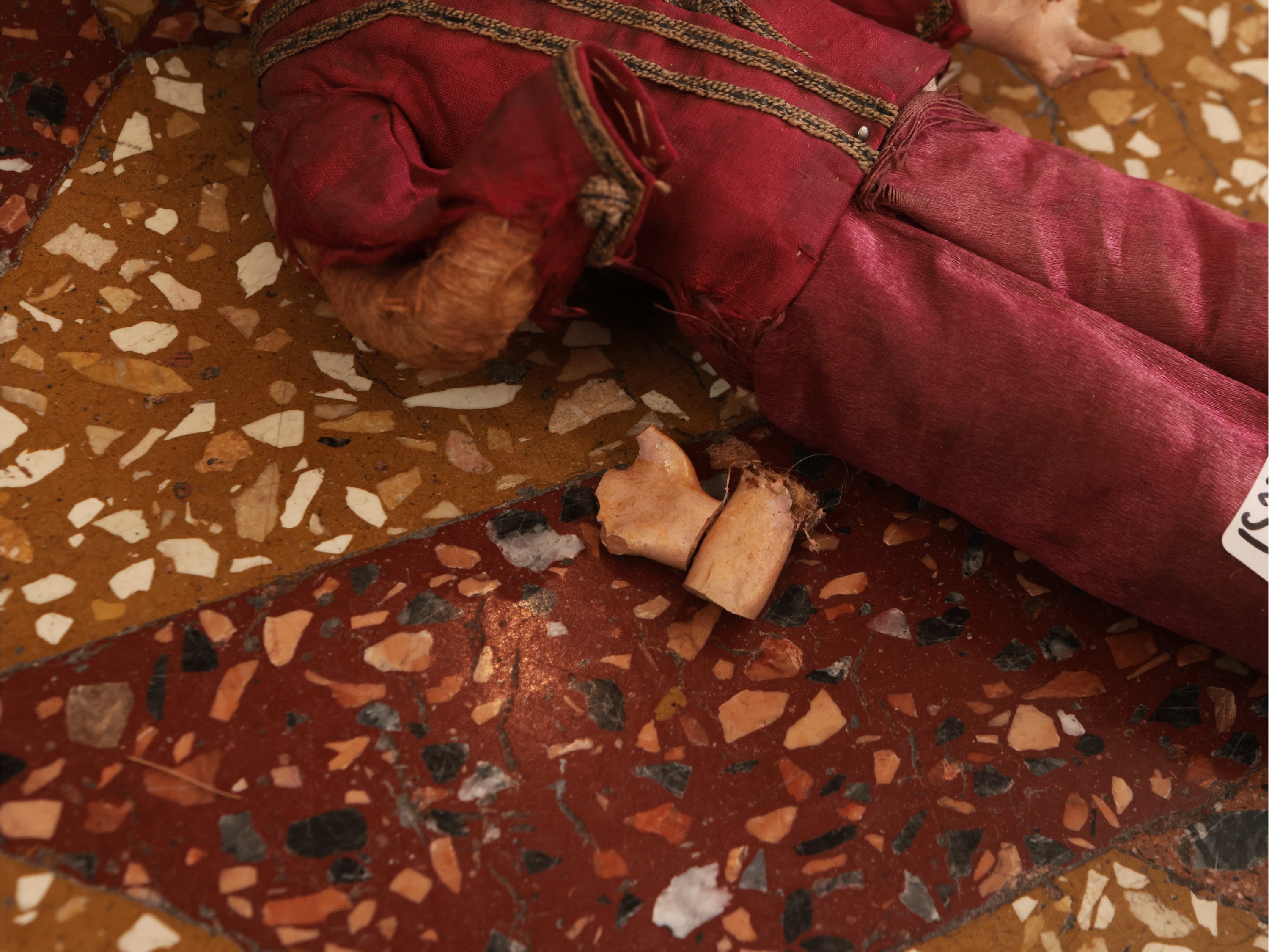 Tre Figure da Presepe in Legno e Tessuto