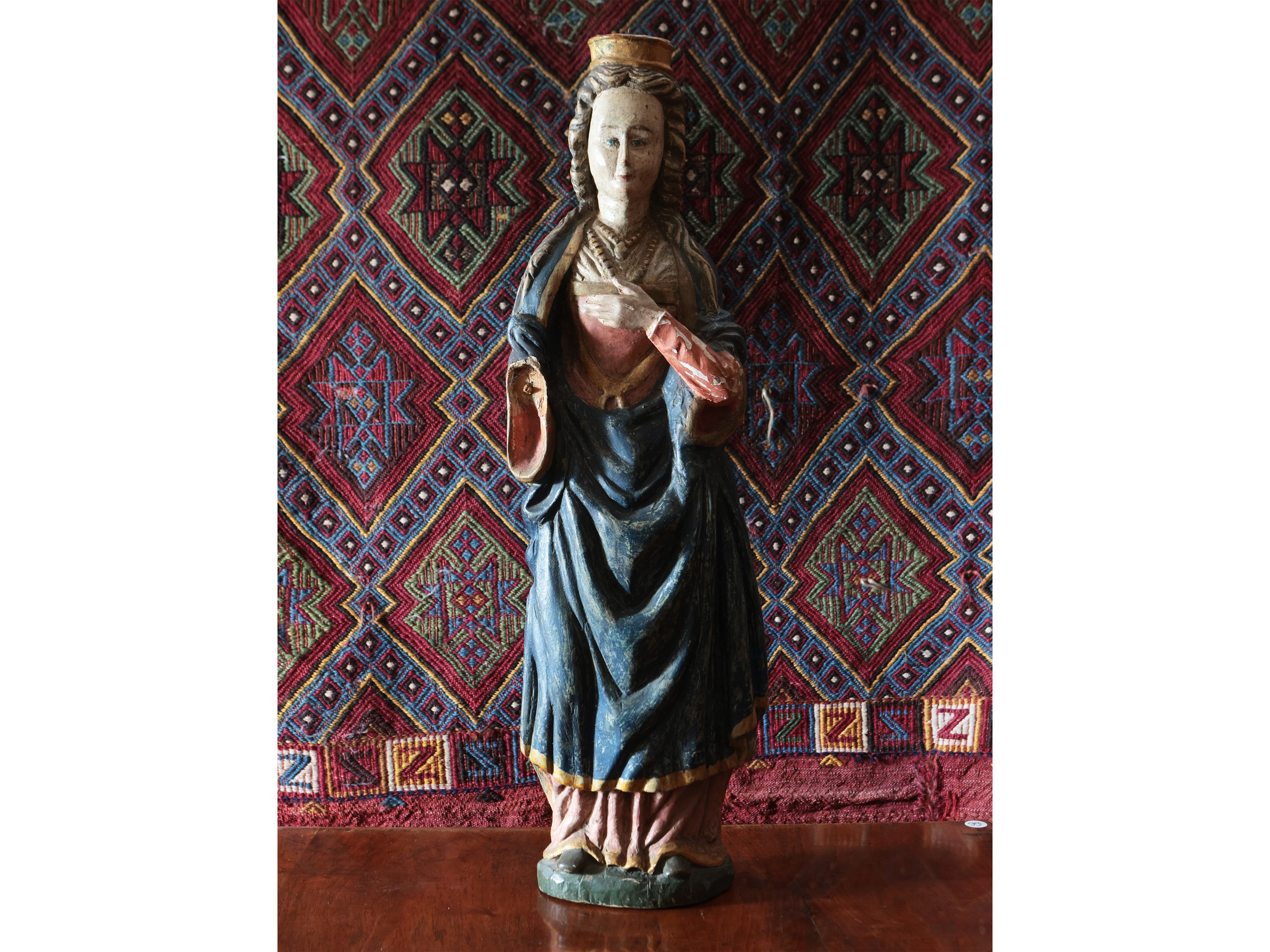 Figura Femminile in Legno Laccato e Dipinto