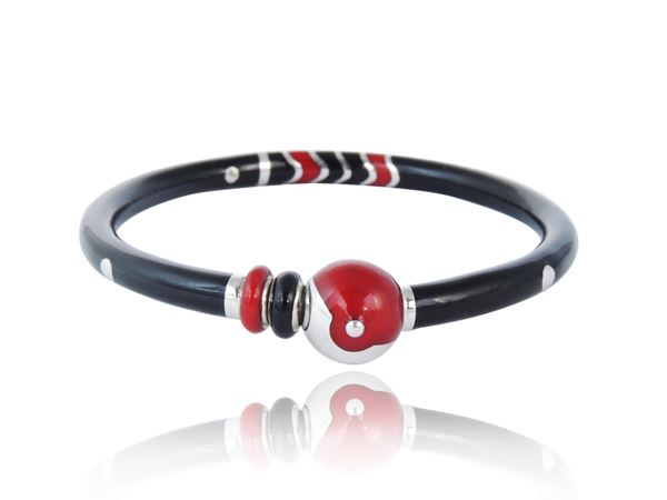 Nouvelle Bague, rigid bracelet in white gold and silver with red and black enamel