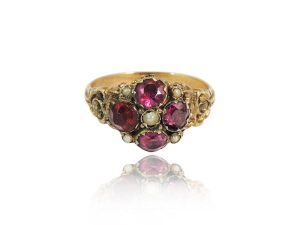 Low title gold ring with garnets and micropearls