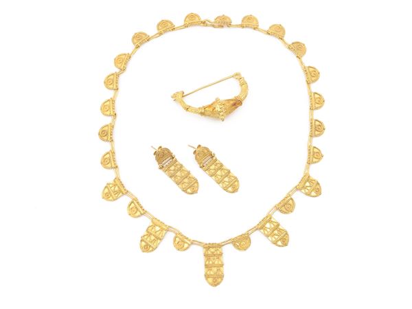 Demi parure necklace, earrings and brooch in yellow gold