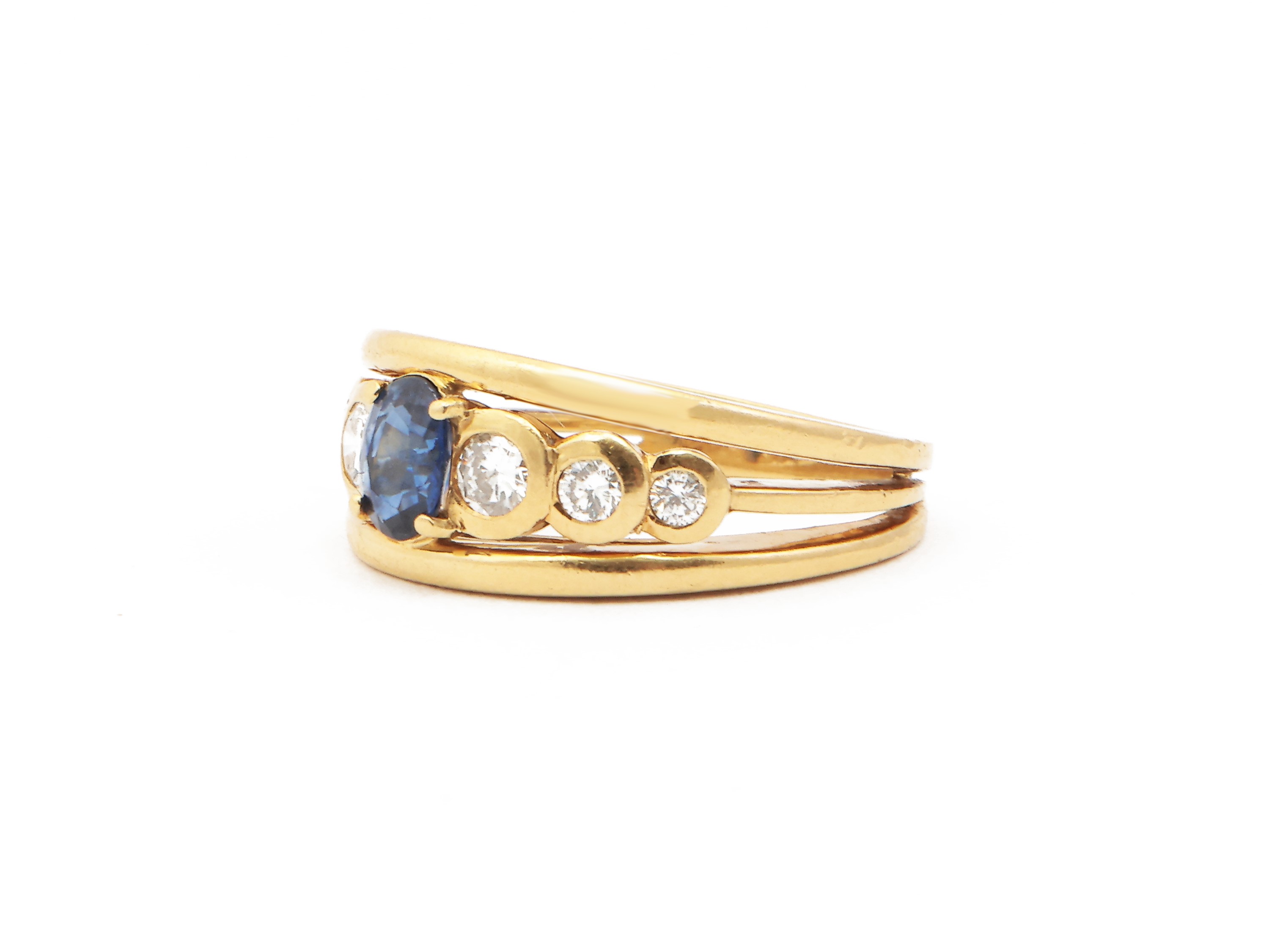Anello Riviere in Oro Giallo con Diamanti e Zaffiro