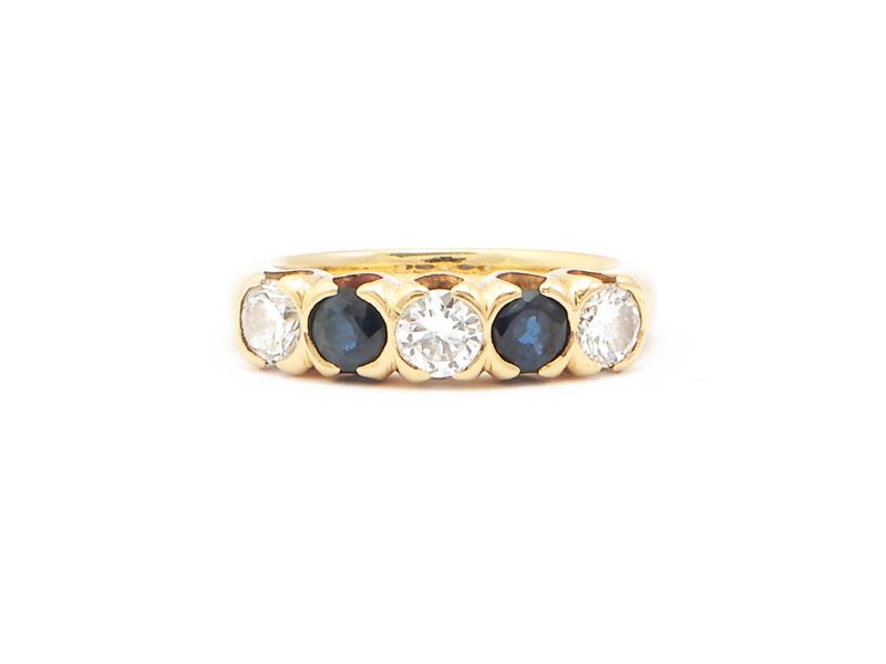 Anello Riviere in Oro Giallo con Diamanti e Zaffiri