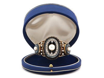Bracciale Rigido in Oro Giallo con Diamanti, Perle e Agate