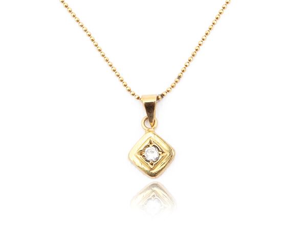 Yellow gold little chain pendant with diamond